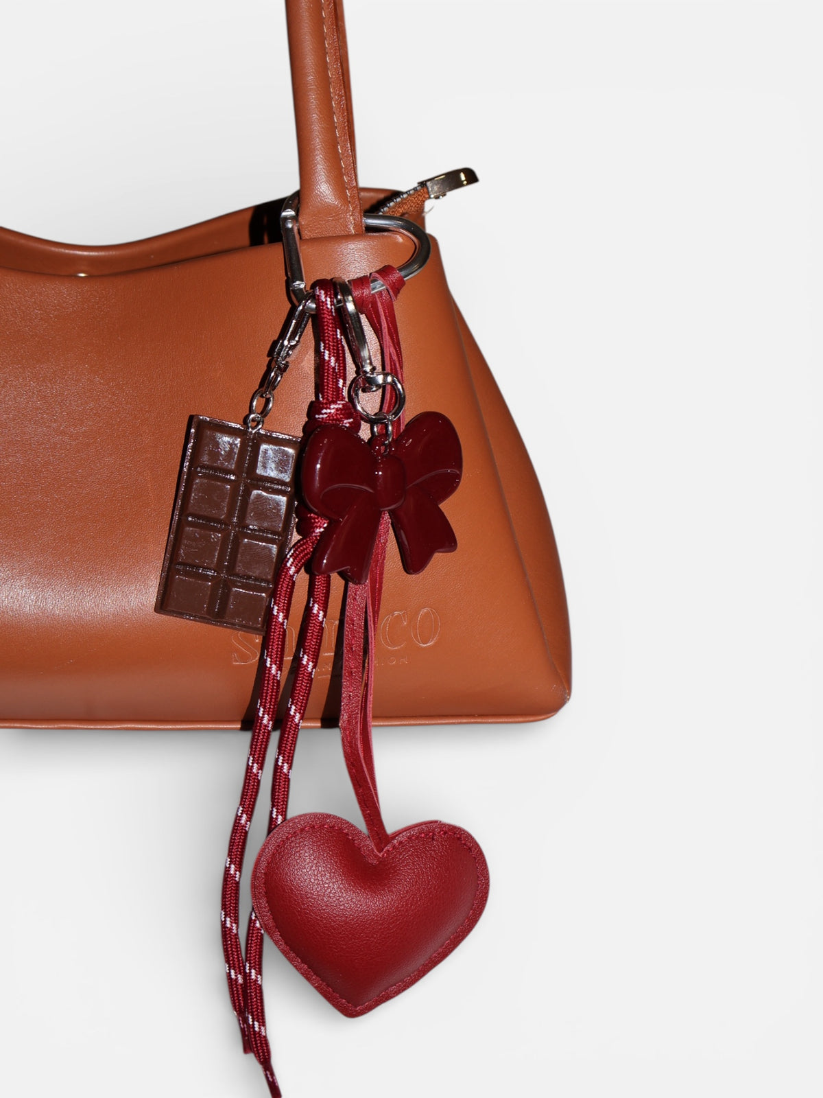 Bomi Charm Rojo